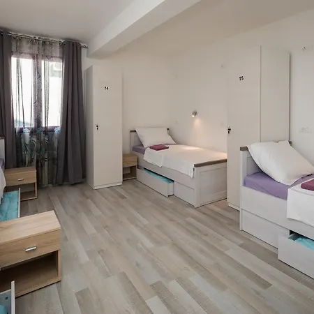 Hostel Sakic *