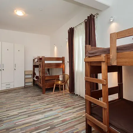 Hostel Sakic *